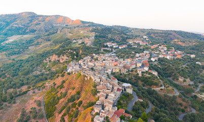 Piccolo paese Careri in Calabria, vista aerea.