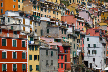 Fototapeta na wymiar colorful houses in Riomaggiore Cinque Terre