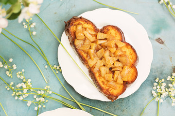 Sandwich with baked apples and white flowers
