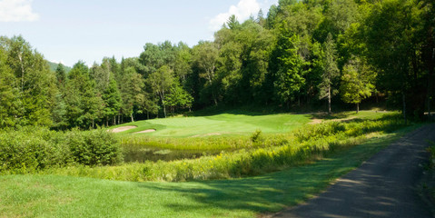Fototapeta na wymiar Nice hole on a Canadian golf club in Quebec