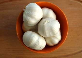 garlic in a bowl