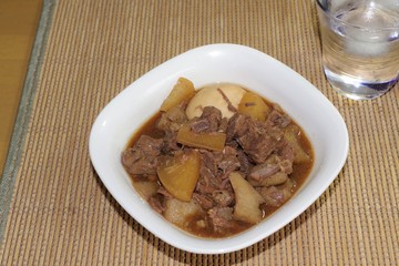 牛すね肉の煮込み