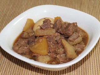 牛すね肉の煮込み