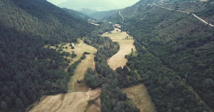 Valle entre monta&ntilde;as