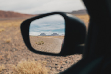 Fototapeta premium Atacama dans le retrovisuer