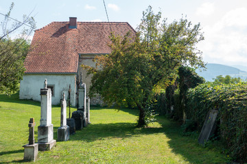 PFARRKIRCHE DEUTSCHFEISTRITZ MIT ALTEM FRIEDHOF  . PARISH CHURCH DEUTSCHFEISTRITZ WITH OLD CEMETERY