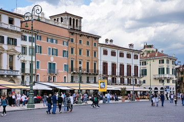Fototapeta premium Plac Piazza Bra w mieście Werona w regionie Veneto we Włoszech