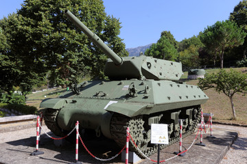 Mignano MonteLungo, italia - 14 agosto 2020: Il carro armato M10 Wolverine esposto nell'area museale del sacrario di Montelungo