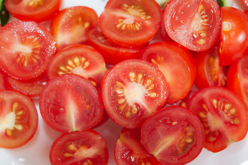 カットされたみずみずしいミニトマト クロースアップ 