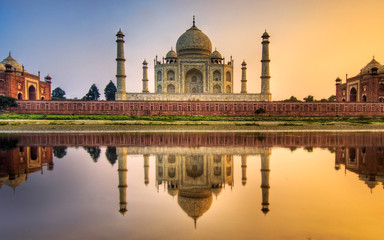 Fototapeta na wymiar The Taj mahal in HDR view mode