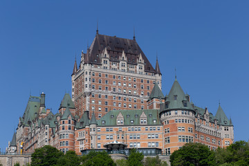 Fototapeta premium view of the castle of Frontenac in quebec city