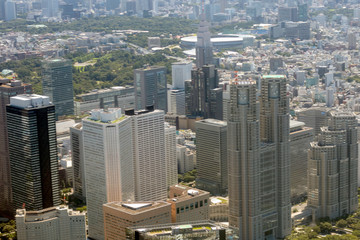 新宿の高層ビル群を空撮