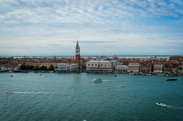Fototapeta na wymiar Panorama di Venezia dal campanile di San Giorgi Maggiore