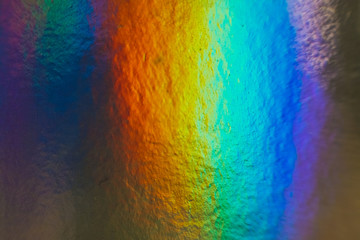 Regenbogenfarben knallbunt glänzend und schillernd