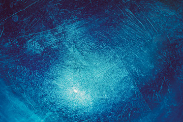 abstraktes Hintergrundbild aus Metall in bunt mit Kratzern und Reflektionen, grunge