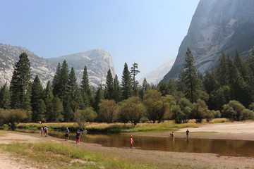 Fototapeta na wymiar Views of Yosemite National Park while hiking to Half Dome