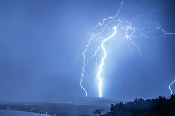 Very powerful lightning strike (rare shot)