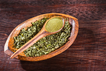 dried leaves and moringa powder on the table, Moringa oleifera