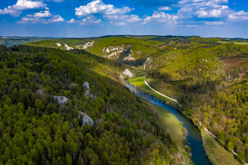 Obraz premium Die Donau aus der Luft - Landschaften entlang der Donau