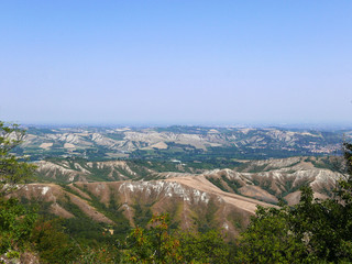 Fototapeta na wymiar suggestiva vista delle formazioni di calanchi di gesso in emilia romagna, vicino a brisighella in italia