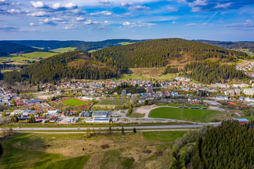 Obraz premium Titisee-Neustadt aus der Luft