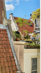 petite terrasse balcon aménagé sur toit maison ancienne