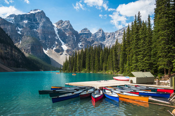 Moraine Lake during summer in Banff National Park, Alberta, Canada. - obrazy, fototapety, plakaty