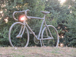 great metal bike ornament to run the tour of France