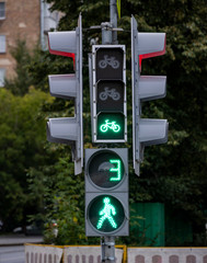 traffic light with different color modes and resolutions