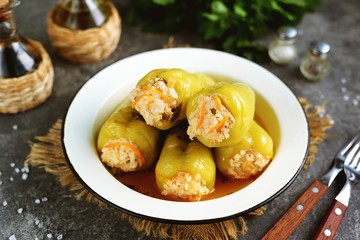 Stuffed green pepper with rice and minced chicken breast, onions, carrots and tomatoes.