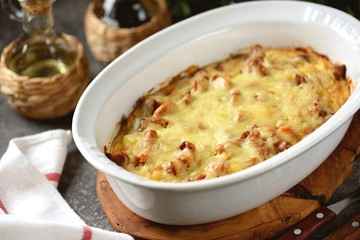 Potato casserole with fried chanterelles, onions and cheese.