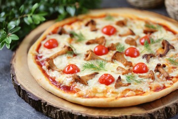 Organic pizza on rice dough with chanterelle mushrooms, cherry tomatoes and mozzarella.