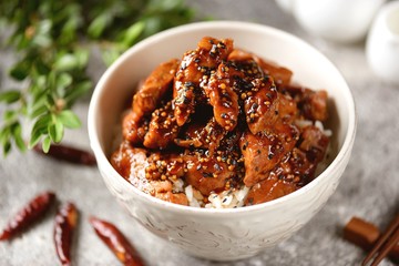 Spicy pork with sweet and sour soy sauce.