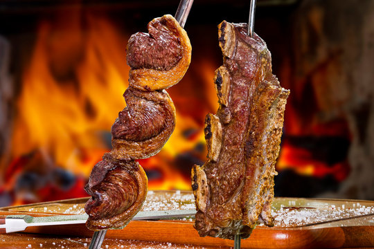 churrasco de espeto na braza