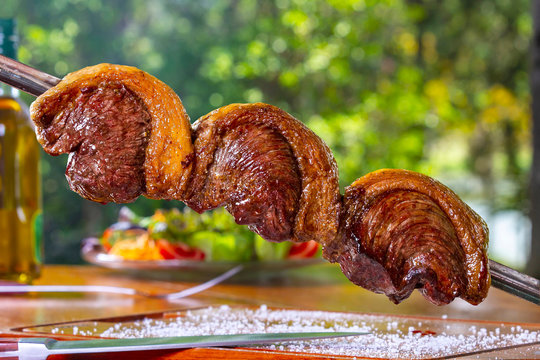 churrasco de espeto na braza
