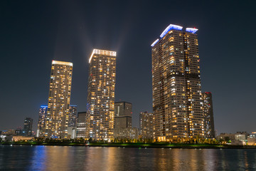 Fototapeta na wymiar ららぽーと豊洲からの東京湾の夜景(晴海の高層マンション群)