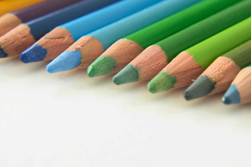 lapices de colores en fondo blanco, regreso a clases, lápiz de color, colores en lapices, colores,...