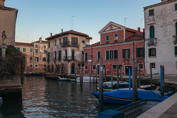 Fototapeta na wymiar almost empty streets of Venice b before the coronavirus epidemic, late February 2020 Venice, Italy