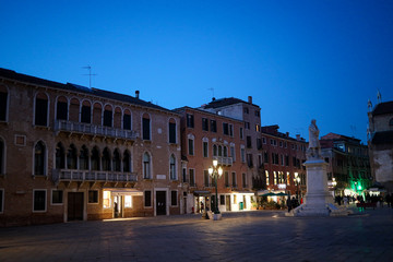 Fototapeta na wymiar almost empty streets of Venice b before the coronavirus epidemic, late February 2020 Venice, Italy