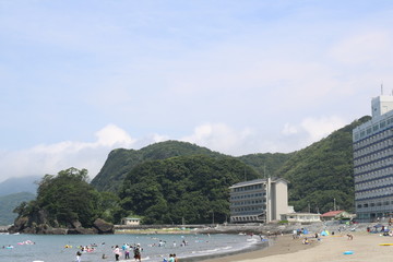 Fototapeta na wymiar 静岡県賀茂郡松崎町にある松崎海水浴場とホテル