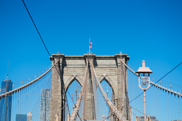 Fototapeta premium Detail of Brooklyn Bridge column with blue sky