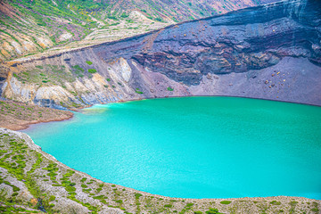 曇り空の蔵王お釜