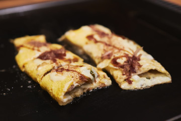 Cooking omelette on hot plate