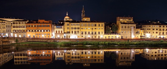 Night landscape of the Arno river of Florence (Firenze), Italy.