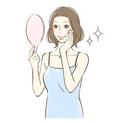 笑顔で手鏡を見る女性