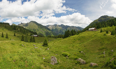 Fototapeta na wymiar Panoramablick in die Berglandschaft des Salzburger Lungau - Österreich