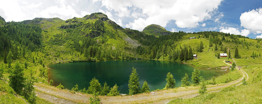 Panorama des Wirpitschsees im Wei&szlig;priachtal im Salzburger Lungau