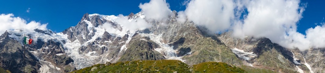 Fototapeta na wymiar Landscape of Belvedere glacier in Dufourdpitze area