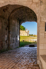 Obraz premium Hiers-Brouage. Les remparts de la citadelle vus de la Porte Royale. Charente-Maritime. Nouvelle-Aquitaine 