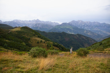 Fototapeta na wymiar View the mountains of the Picos de Europa of Asturias in the afternoon from the Llesba lookout